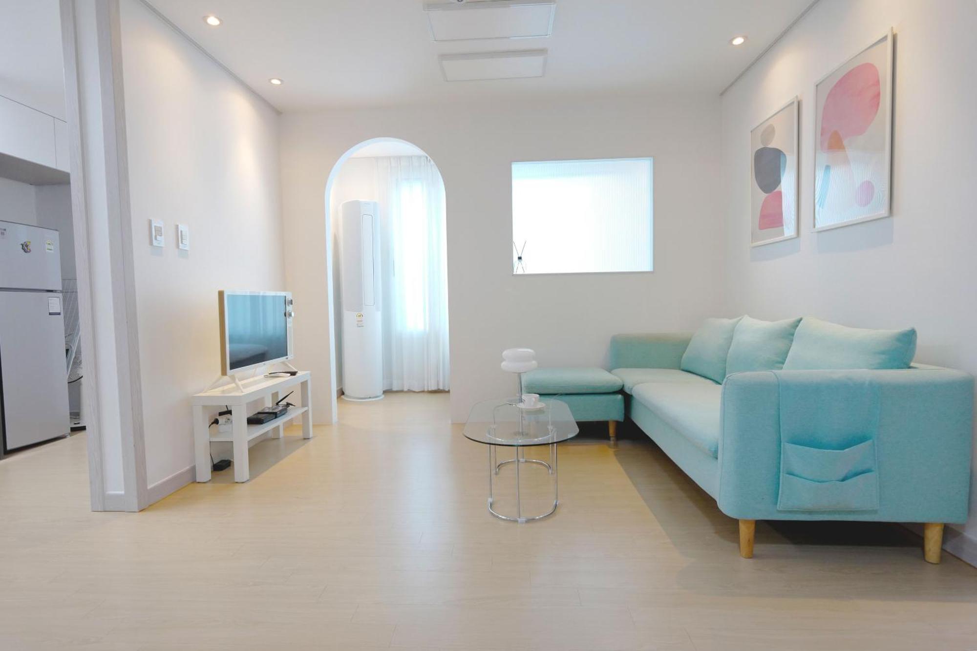 Apartment H House Yeonnam