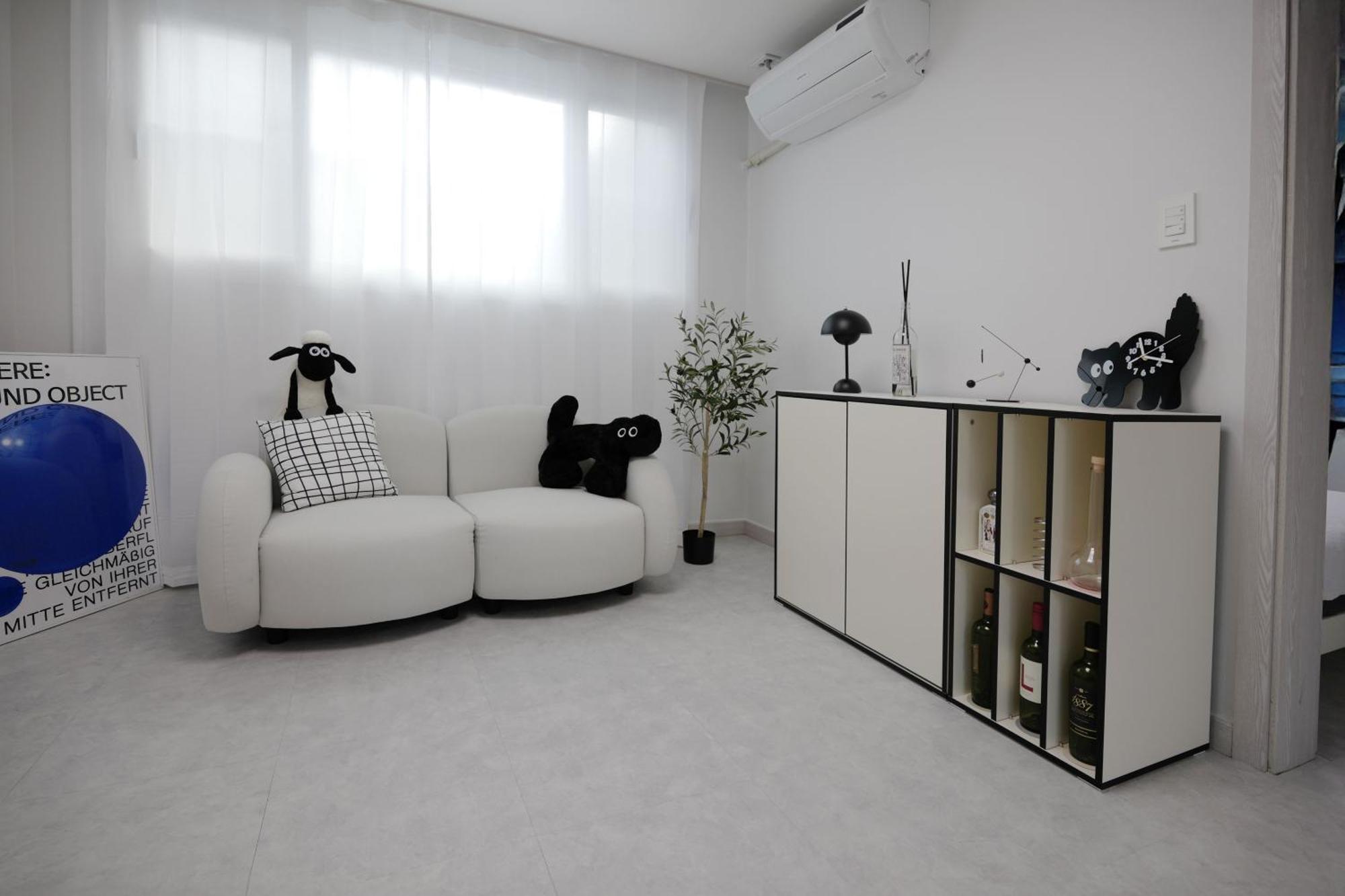 Apartment H House Yeonnam