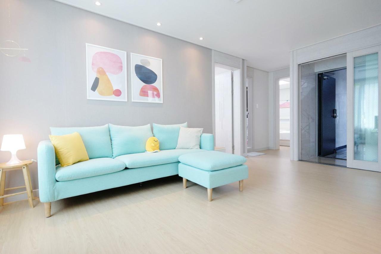 Apartment H House Yeonnam *
