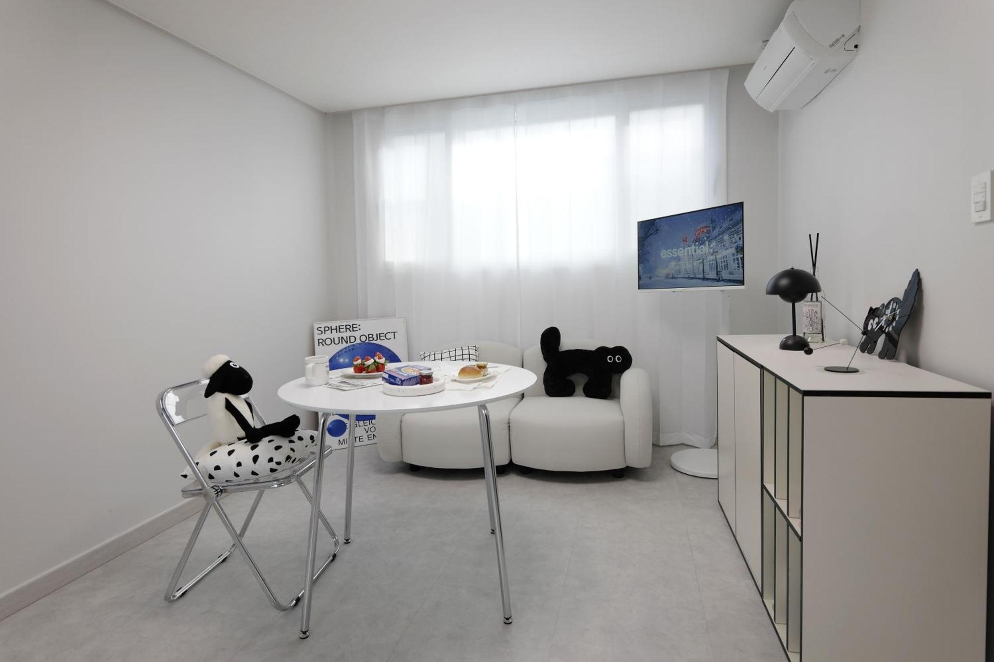 Apartment H House Yeonnam Seoul