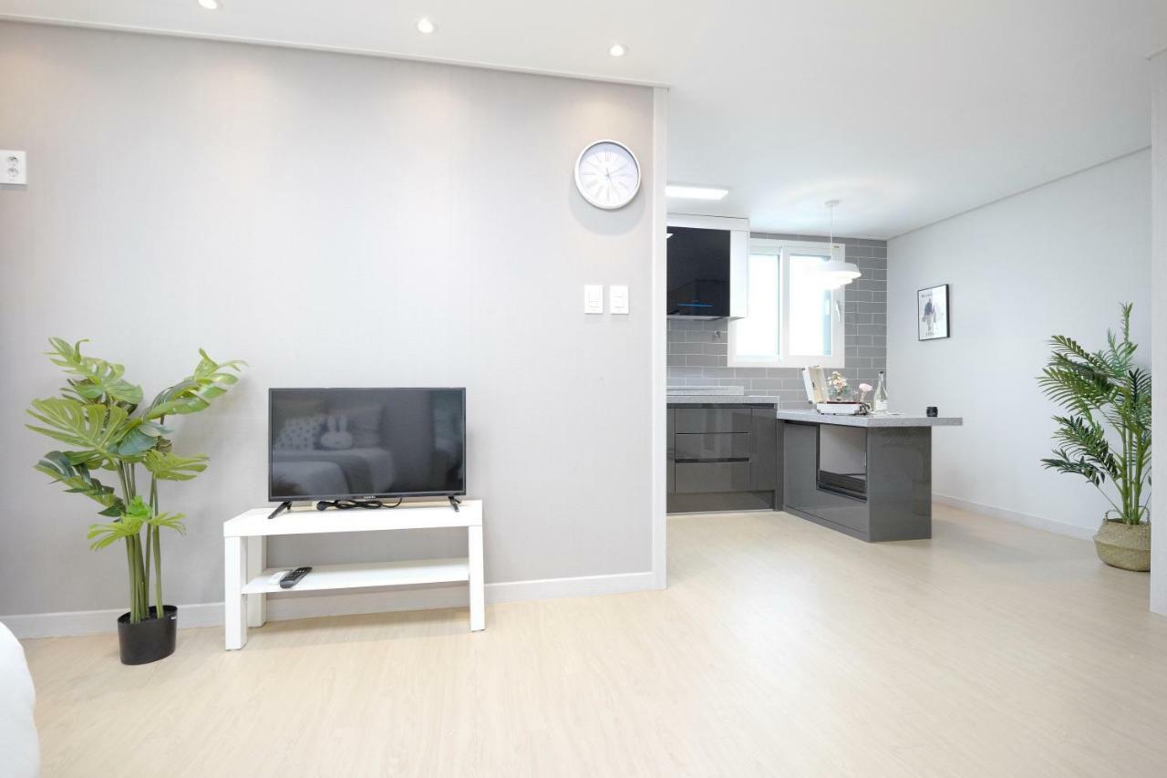 Apartment H House Yeonnam Seoul